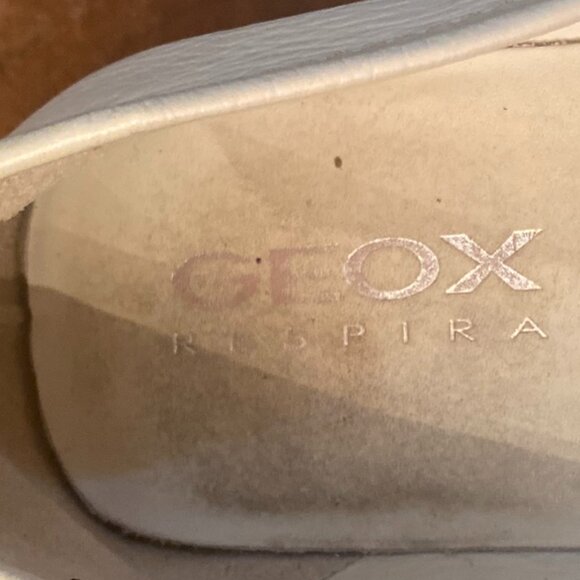 Geox Respira White Leather Driving Moccasin with Snaffle Bit Hardware Size 8 EUC - Picture 3 of 8